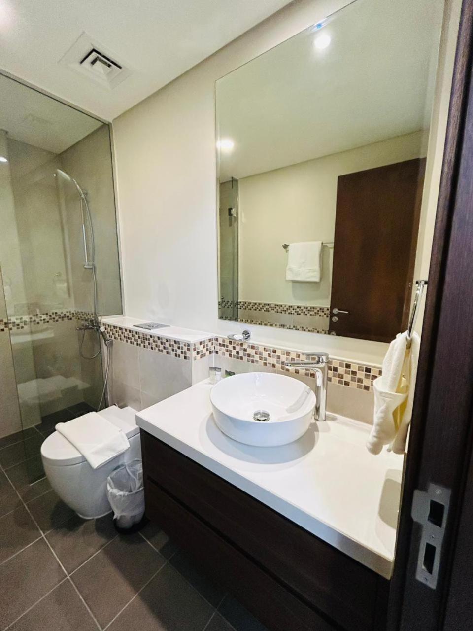 Luxurious 2bhk In Reva Tower * Dubai